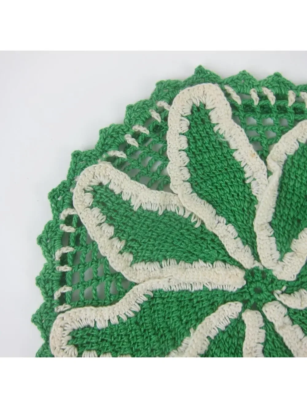 Vintage Hot Plate Doily Green & Cream Flower 7.5